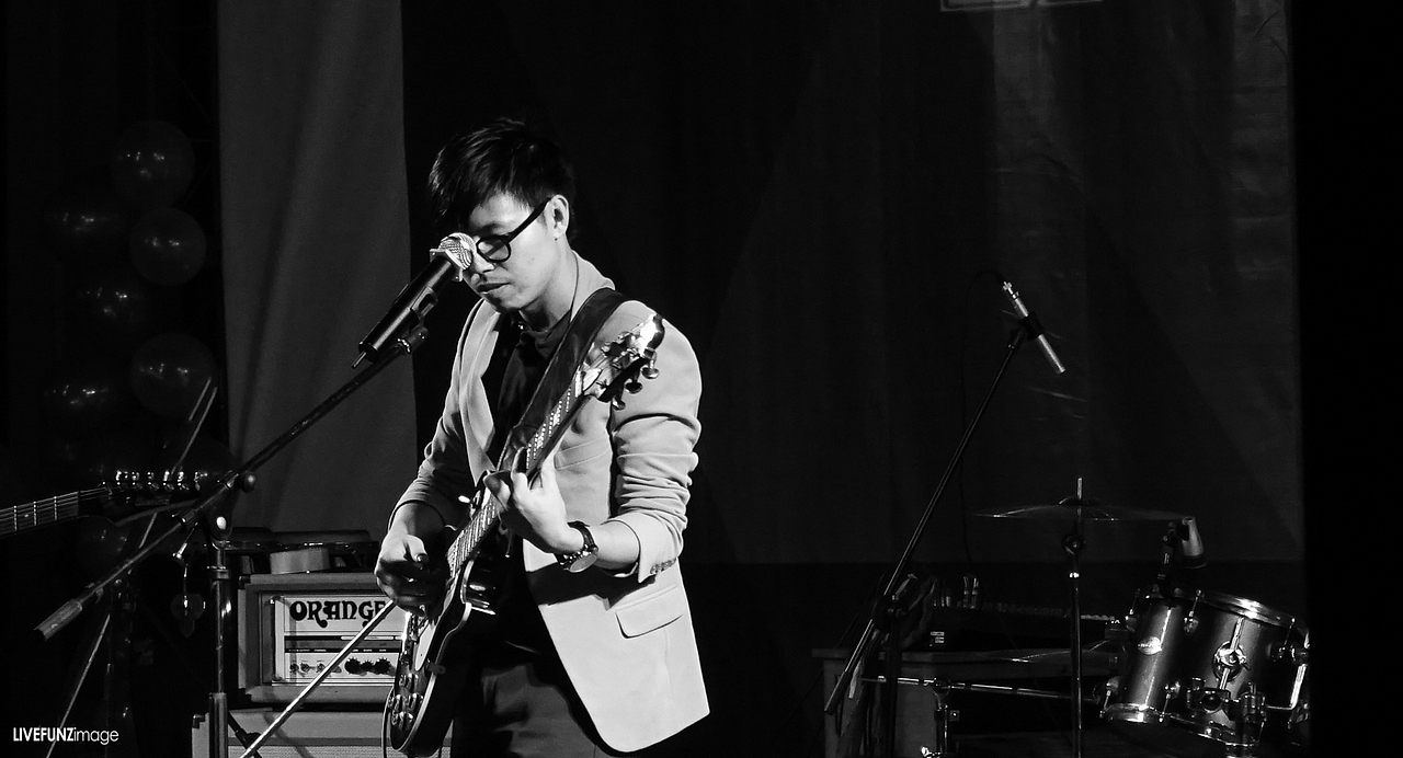 一场小型乐队现场演唱会