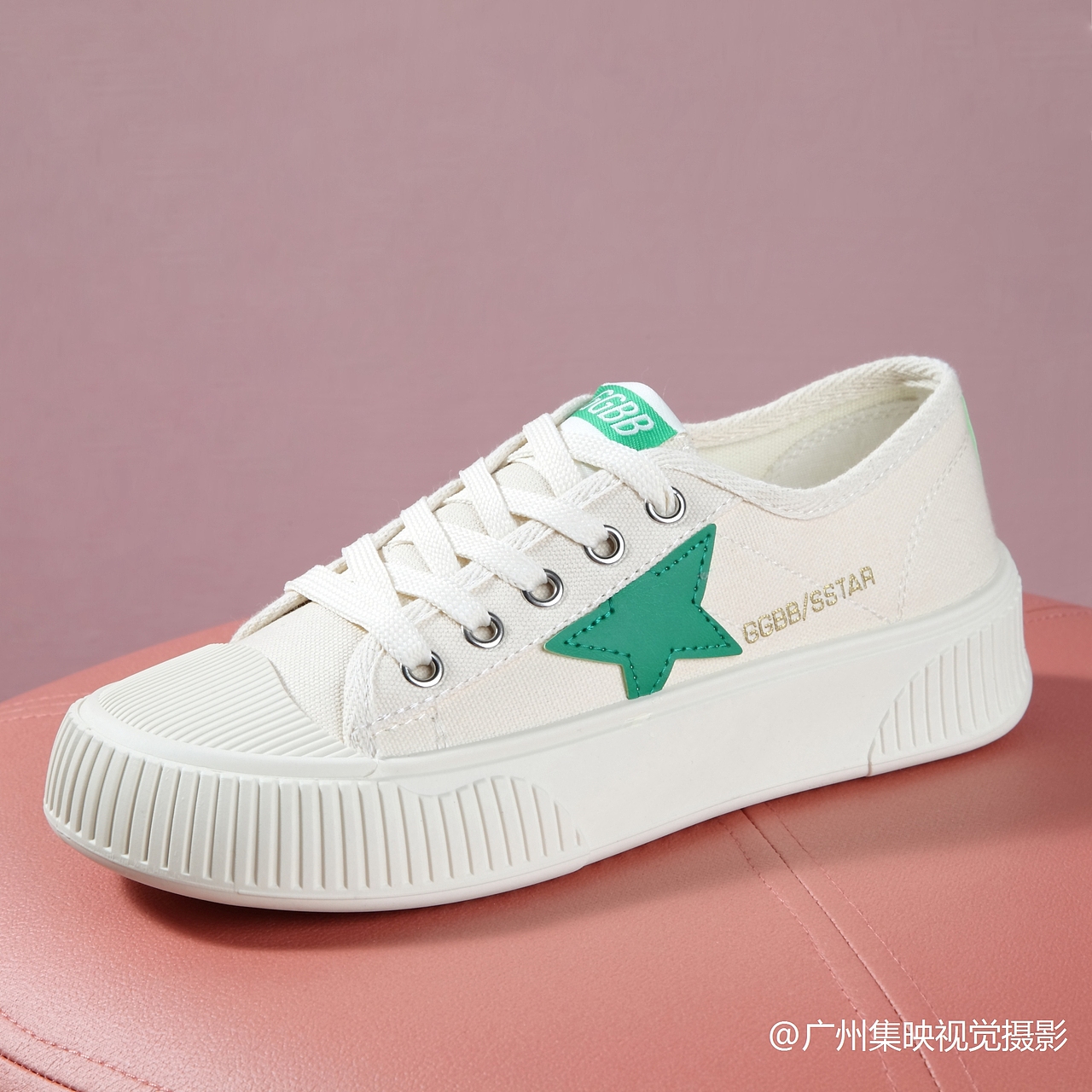 潮流板鞋拍照 运动女鞋网拍 电商鞋子拍摄 纯背景拍图