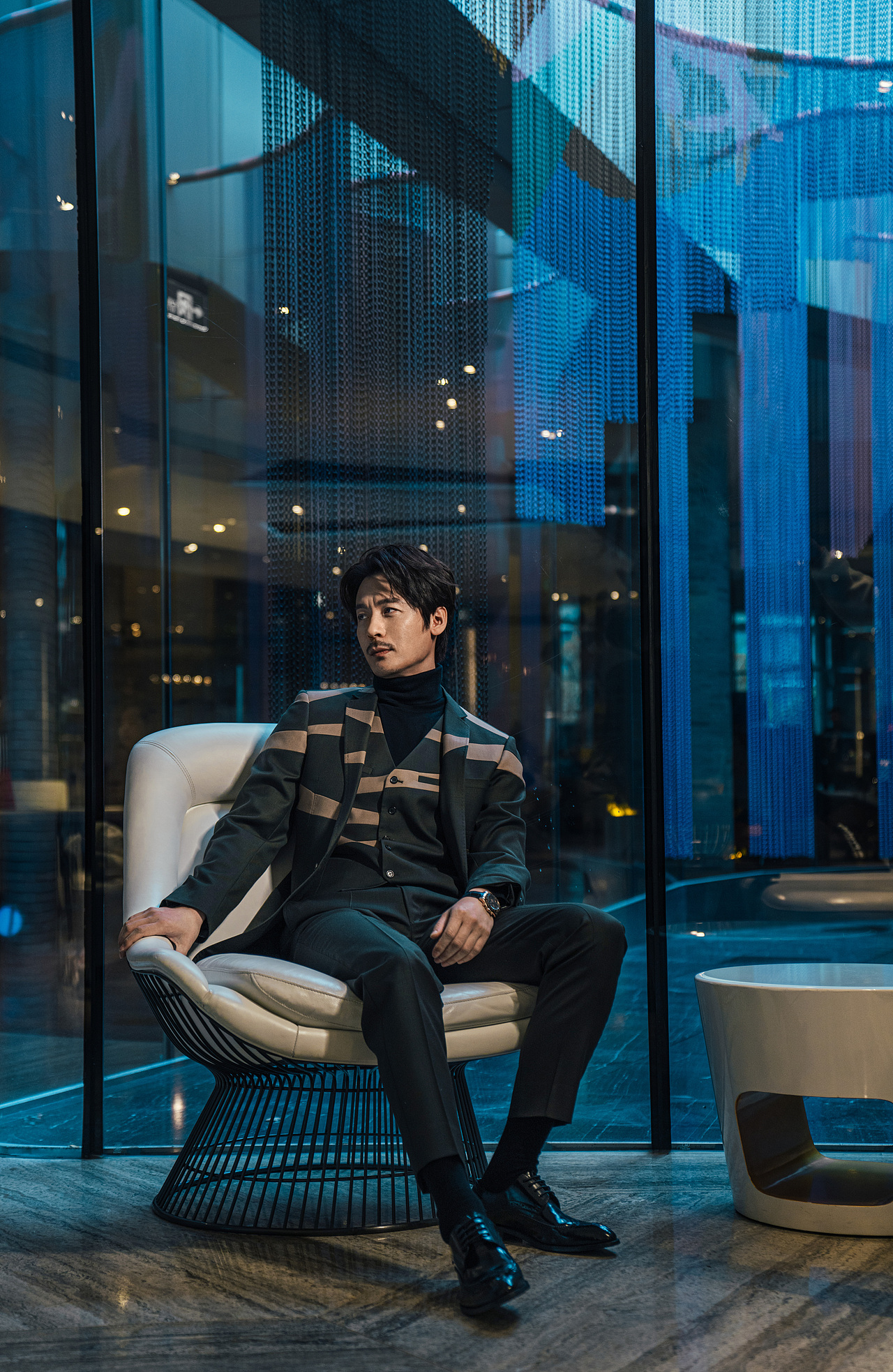 演员王东时尚家居酒店形象照