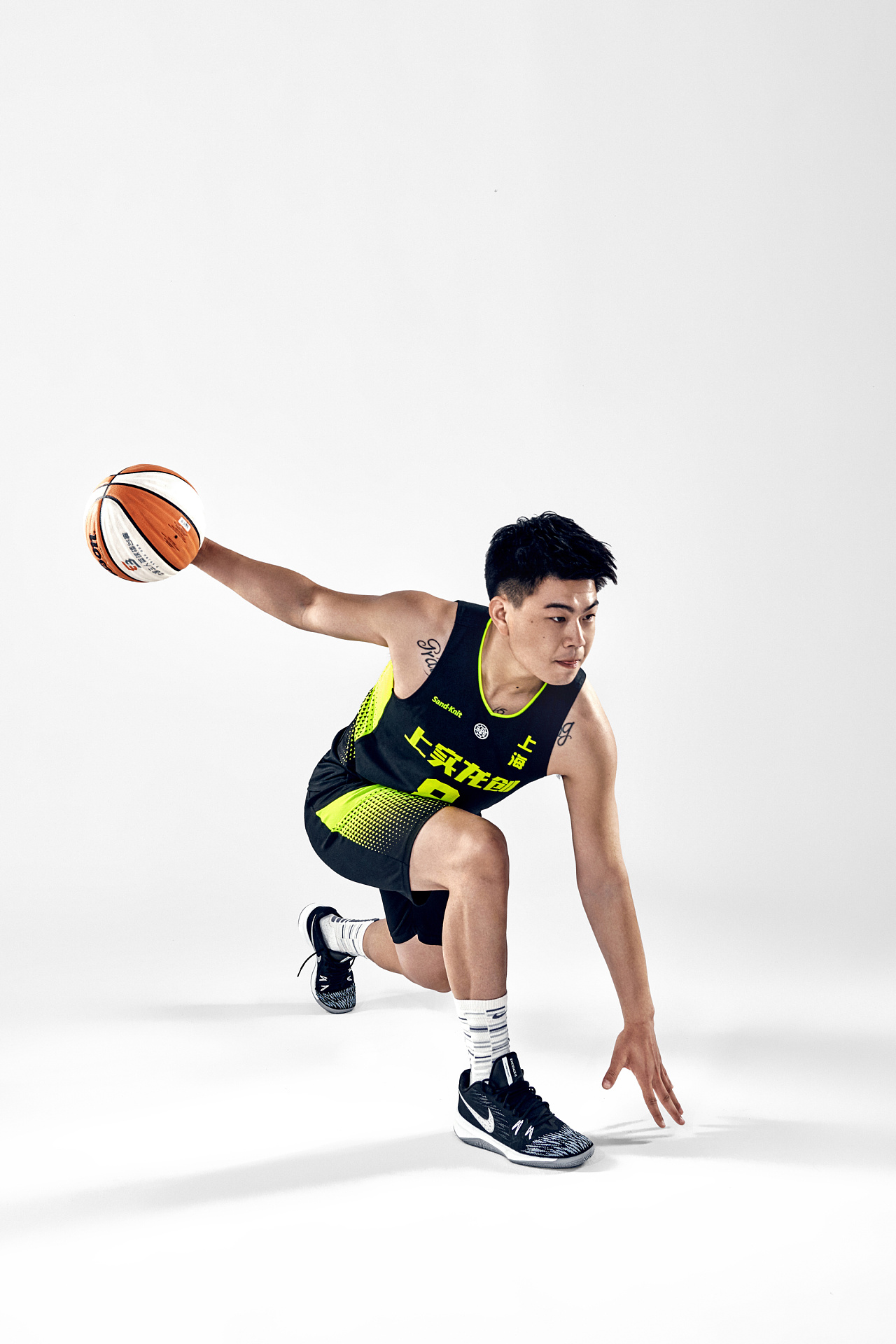 上实龙创篮球队定妆照