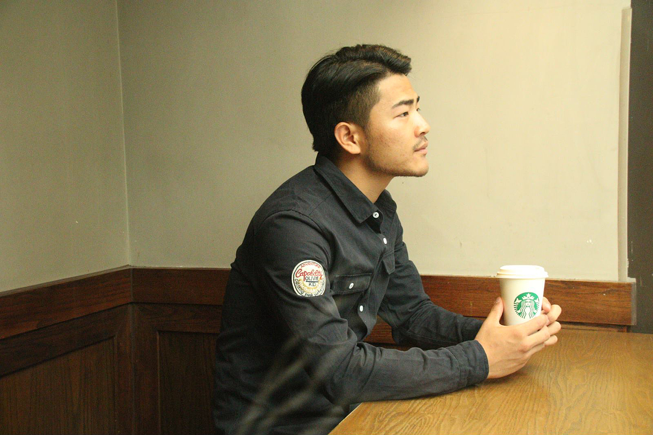 男孩拍毕业照（图ZMTYxMjk1Mzcy） - 人像摄影 - 站酷设计师巴巴baba原创素材 - 站酷ZCOOL