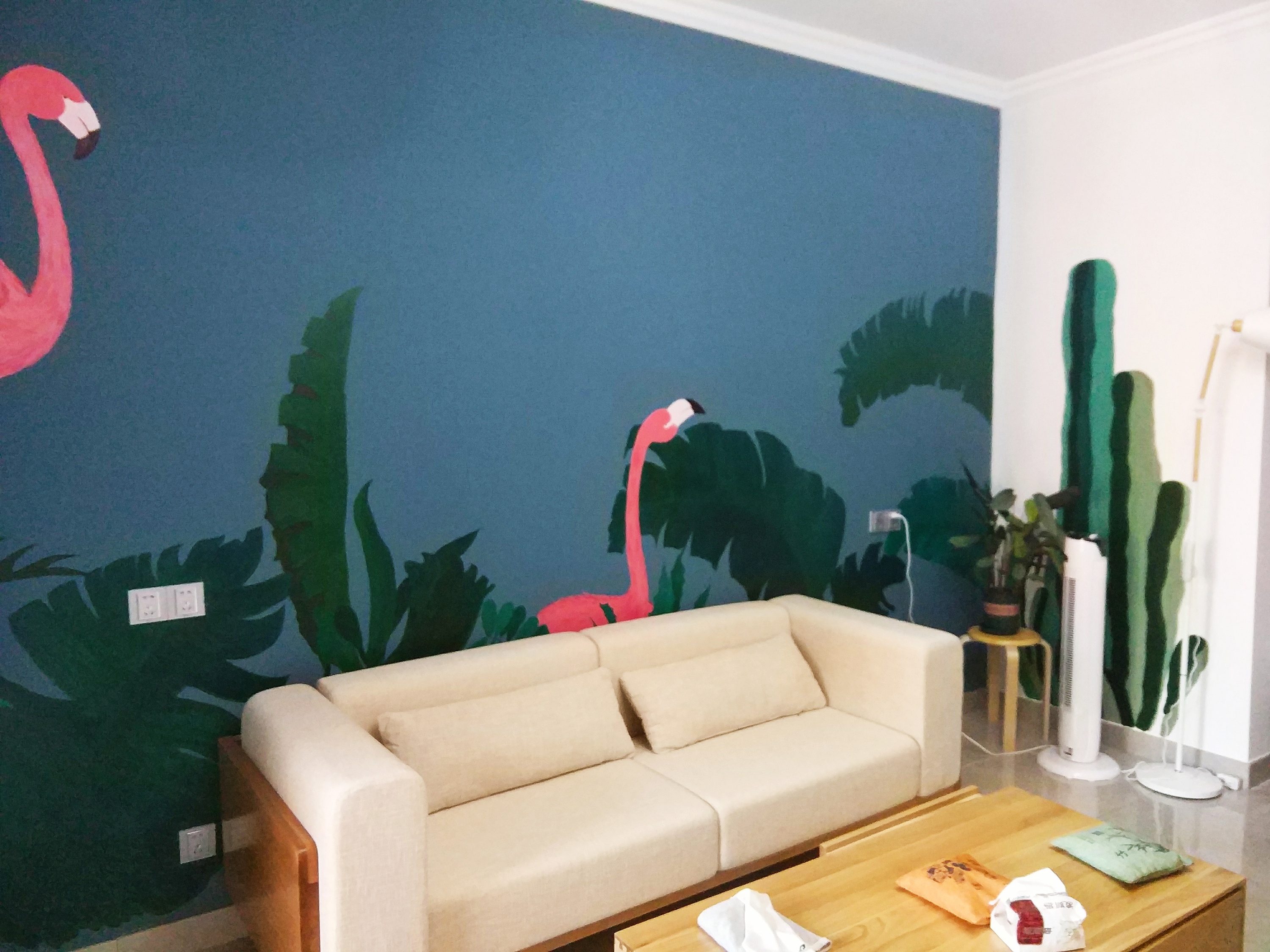 自个家的火烈鸟沙发背景墙绘