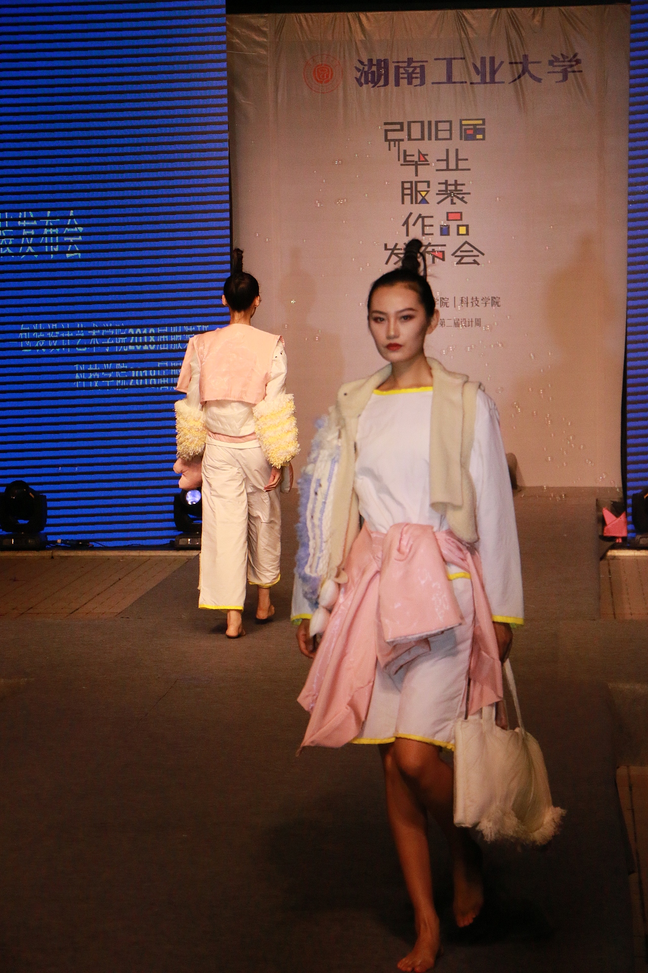 #2018毕业展#湖南工业大学2018届毕业服装作品发布会（图ZMTE4MzA5MzEy） - 人文/纪实摄影 - 站酷设计师梁小样原创素材 - 站酷ZCOOL