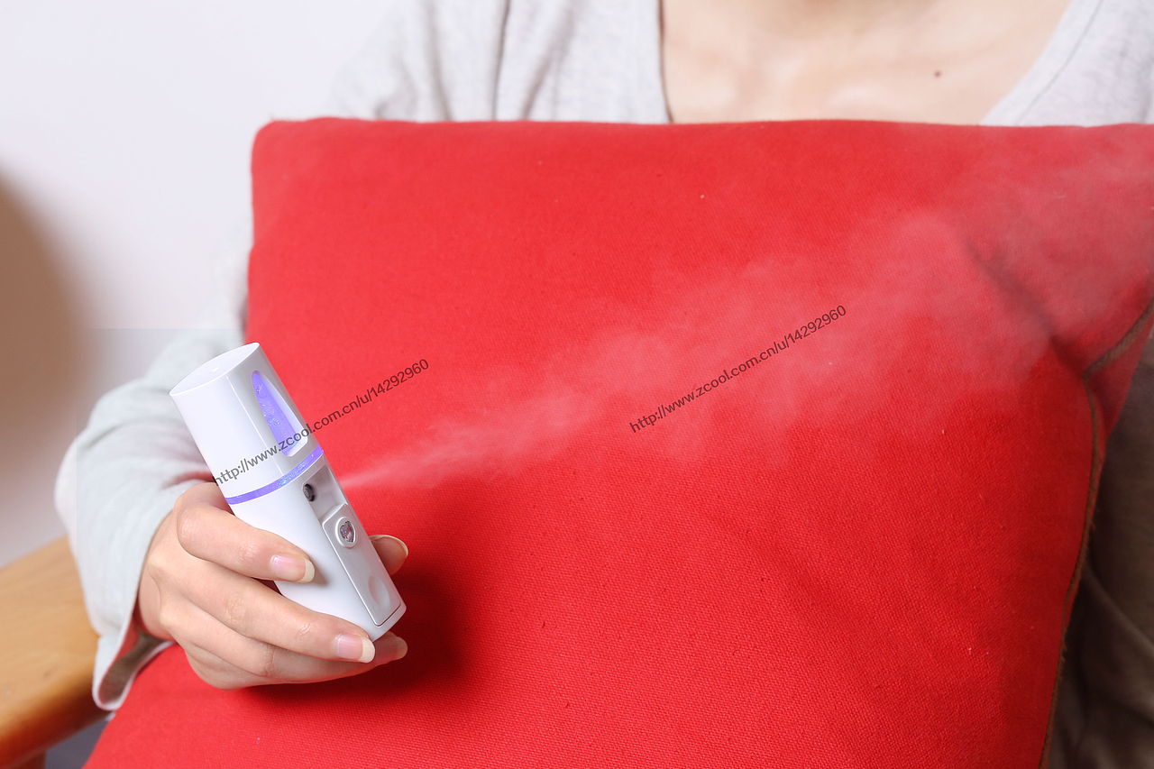 迷你脸部补水仪