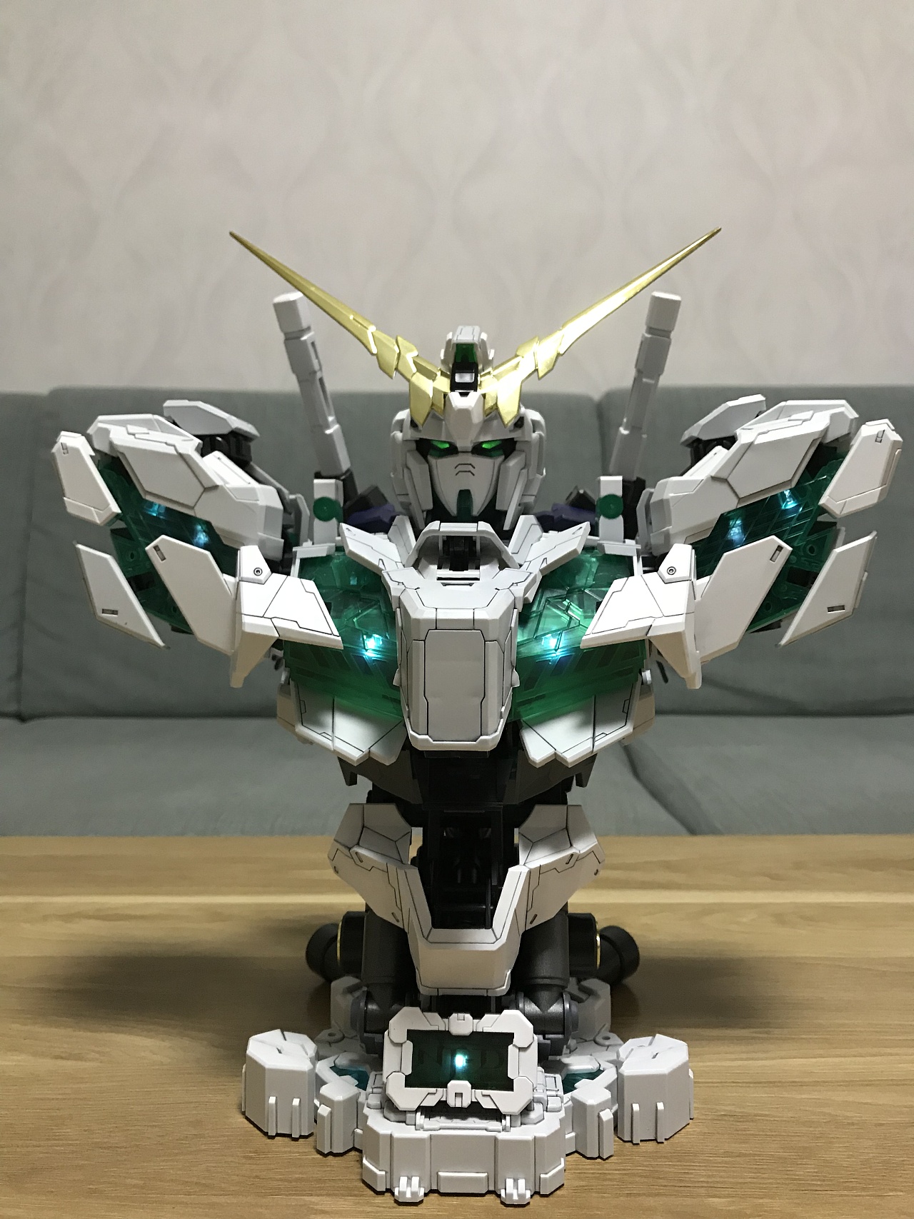 亿辉的1/35独角兽胸像