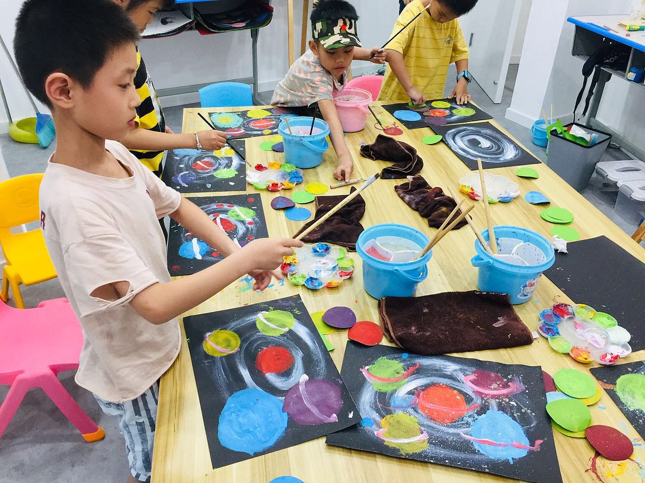 創(chuàng)意美術(shù)學生上課花絮和大合照（圖ZMjIwMzkwODcy） - 繪畫 - 站酷設(shè)計師何澤智智原創(chuàng)素材 - 站酷ZCOOL