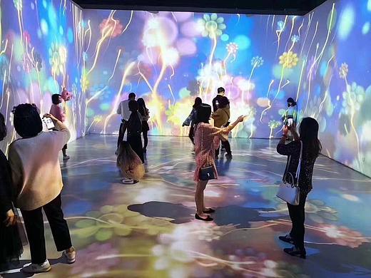 未来世界光影新媒体艺术装置展介绍