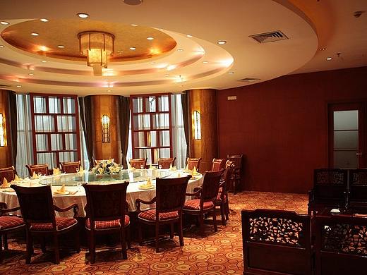 成都餐厅设计丨颜色适当，烘托出浪漫温馨的气氛丨川颂设计公司