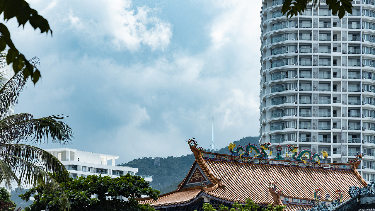 看海看久了想见人,见人见多了想看海。