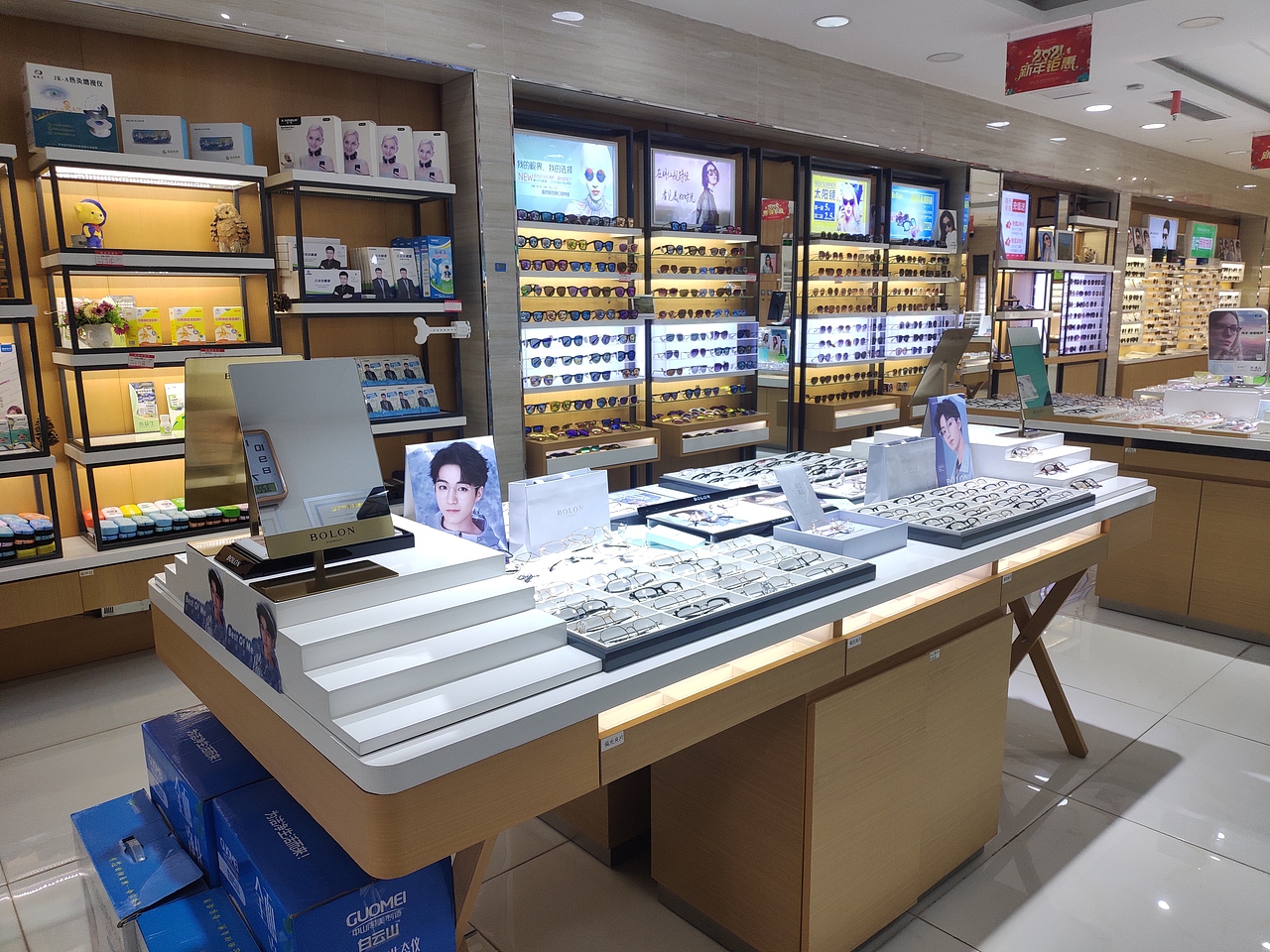 眼镜店装修出来的实体效果