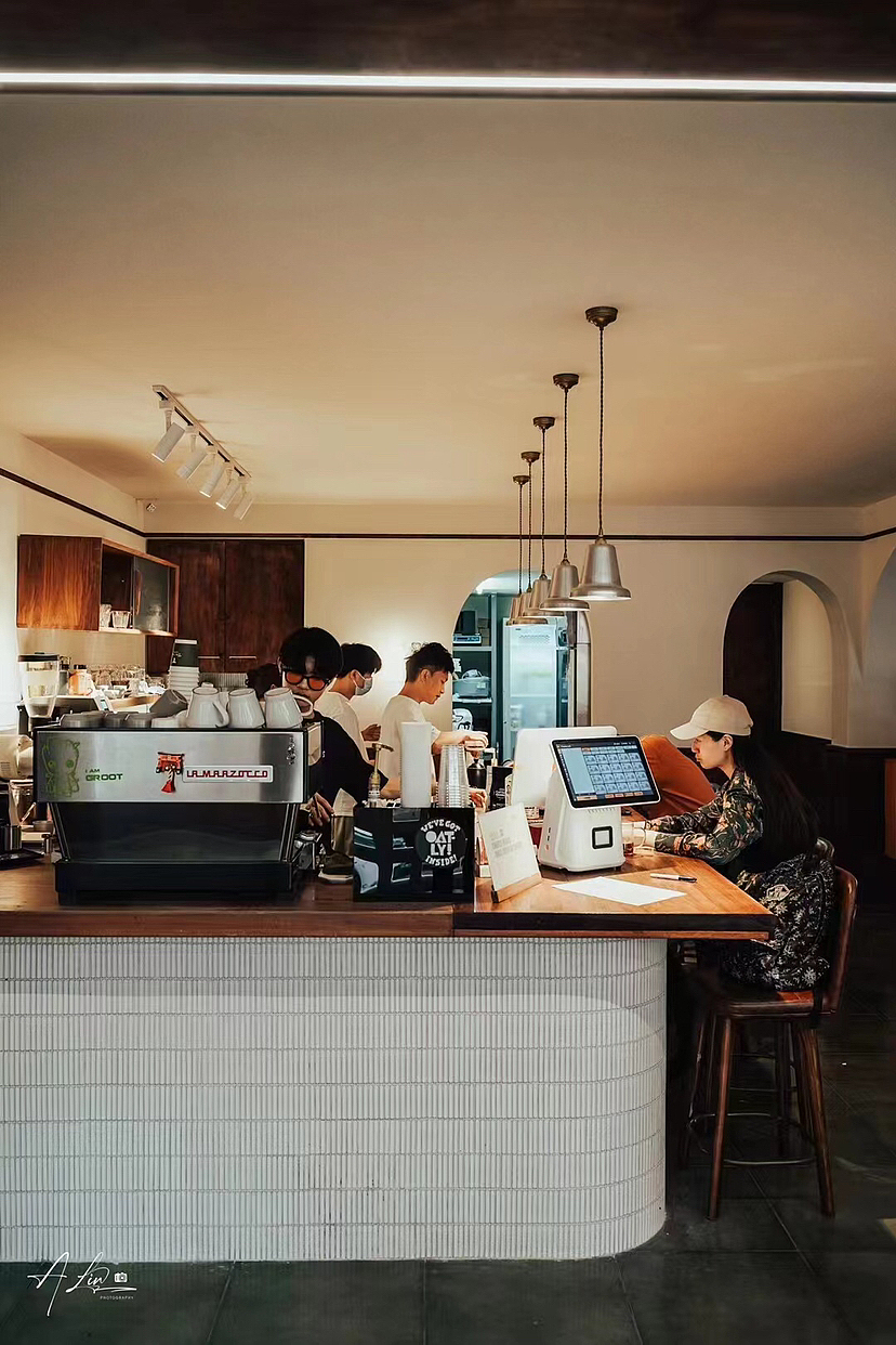 咖啡店酒瓶贴纸插画设计