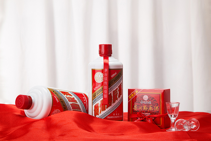 白酒摄影 贵州茅台酒 场景图（图ZNzczMDYyODQ=） - 产品摄影 - 站酷设计师唯艺创索视觉策划原创素材 - 站酷ZCOOL