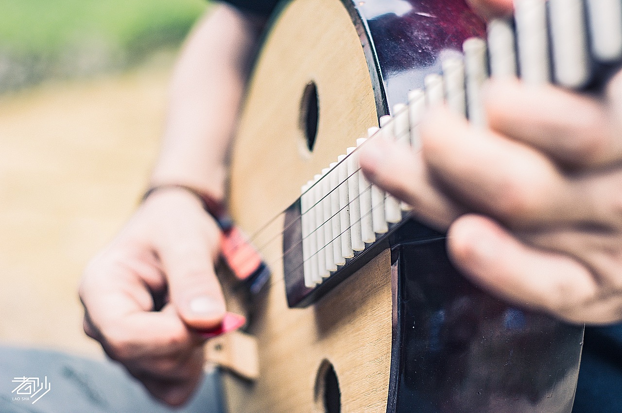一组人物活动特写
