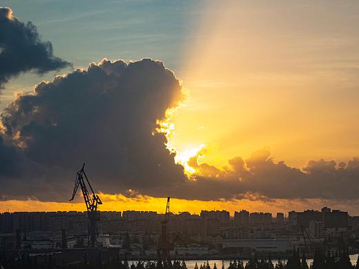 21.7.21的日出像哥斯拉吐出来的