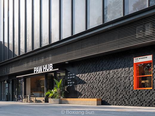 Paw hub
