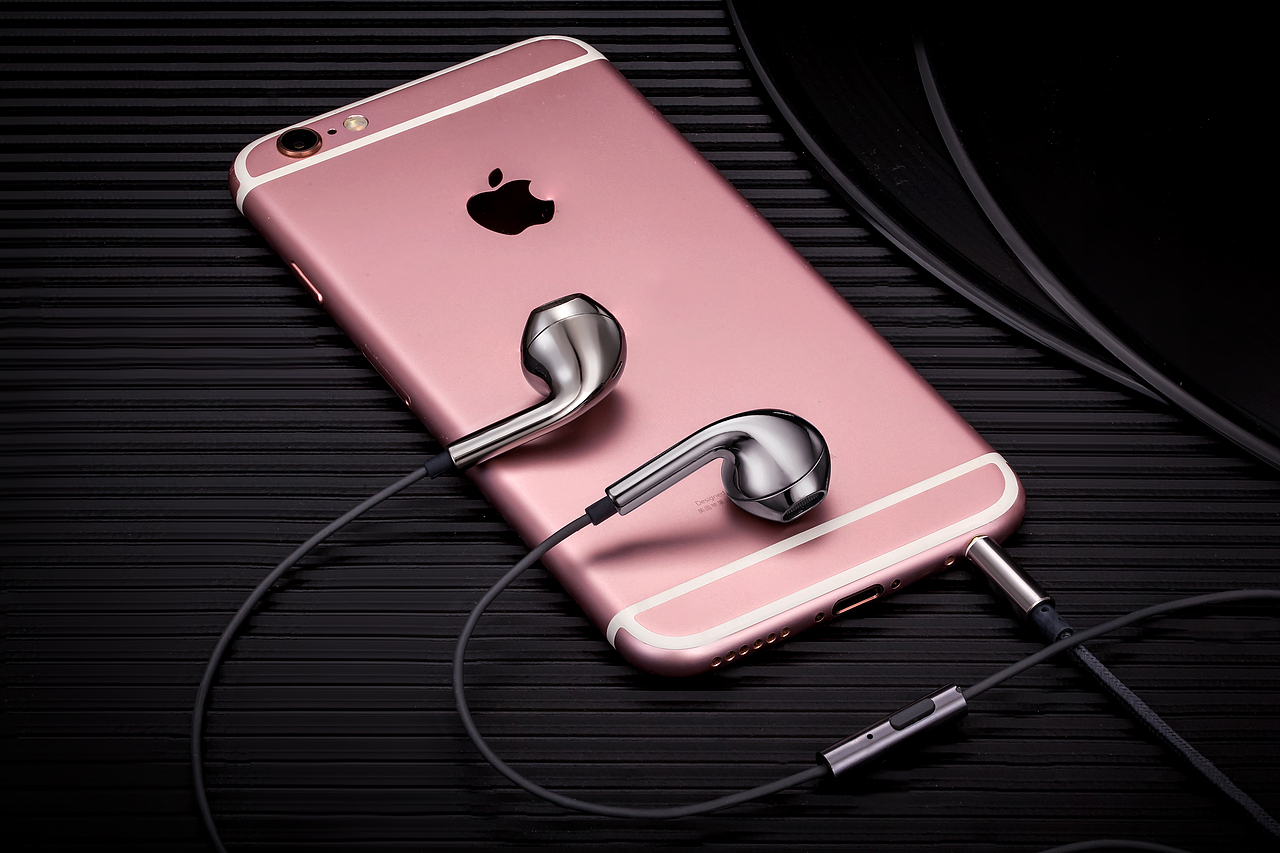 耳机产品实拍摄影（图ZMTQ0NjE5NTEy） - 产品摄影 - 站酷设计师陈家伟原创素材 - 站酷ZCOOL