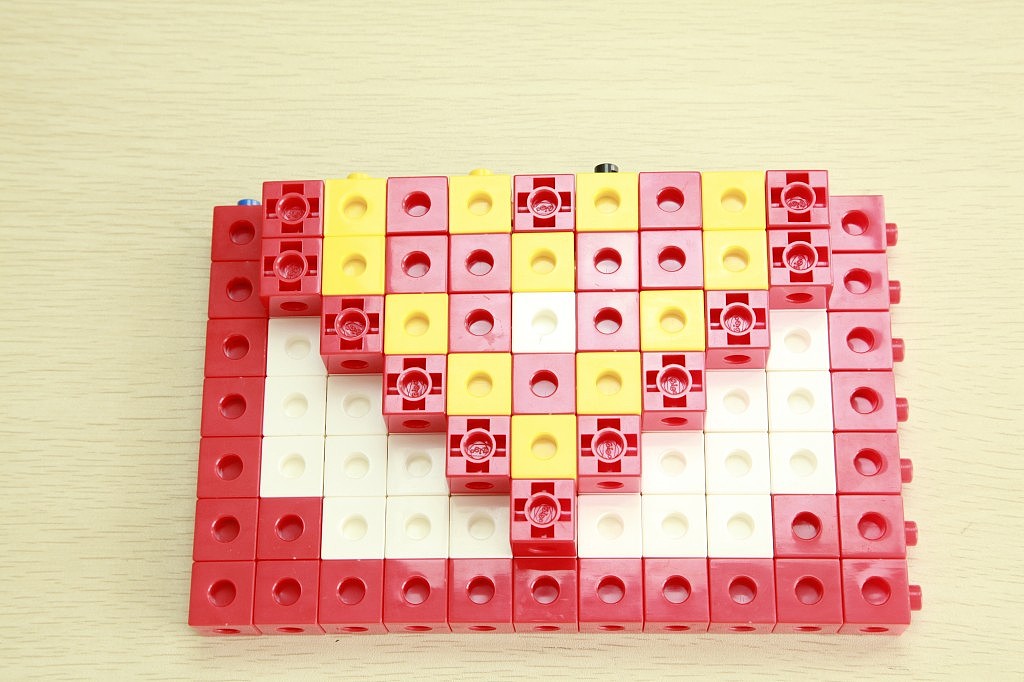 一款简单的玩具组装定格动画制作。