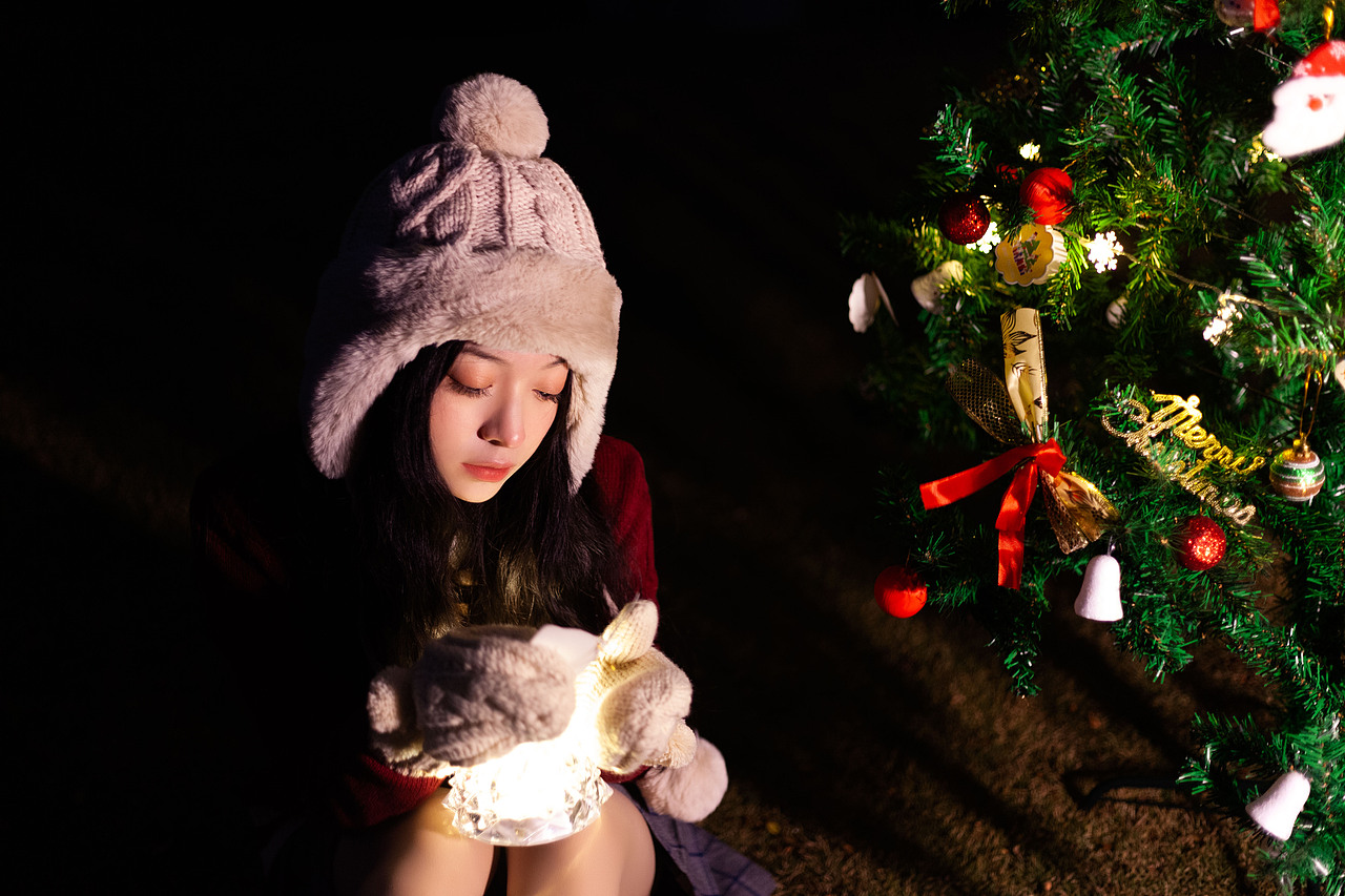 栽一棵圣诞树，结满天星辰。（图ZMjM3MDgzMzgw） - 人像摄影 - 站酷设计师樱雨天原创素材 - 站酷ZCOOL