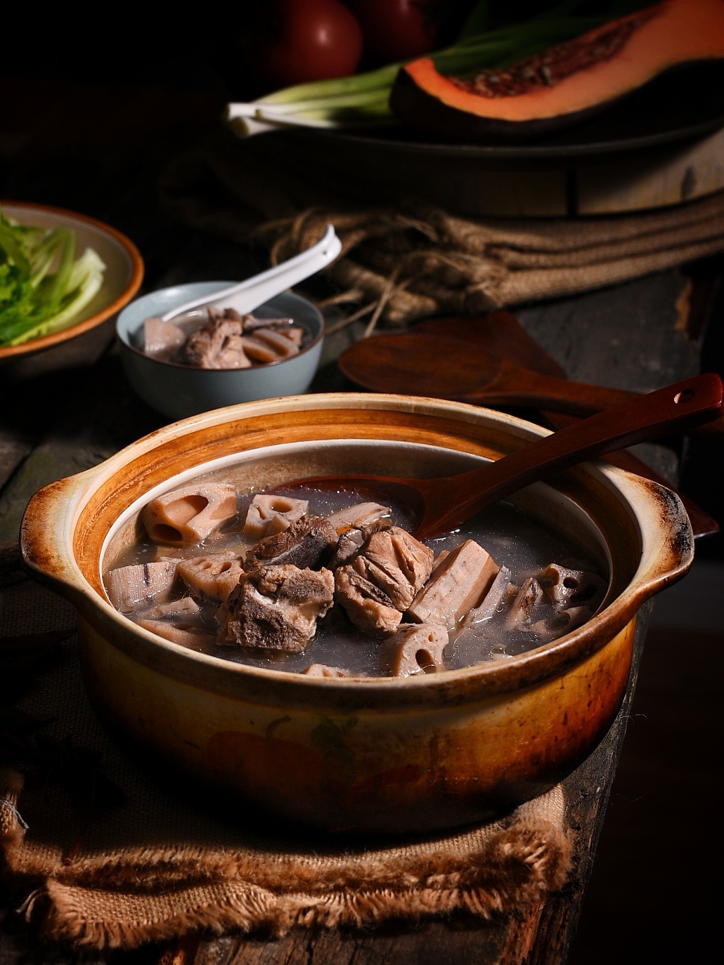 猪骨这样煲冬天最补身，罗汉果淮山猪骨汤 - 哔哩哔哩