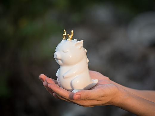 候鸟陶作品-e星龙猪-陶瓷雕塑