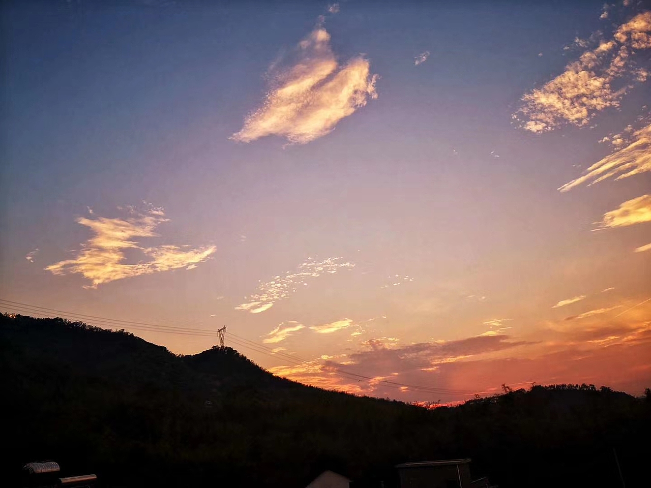 农村的晚霞格外漂亮