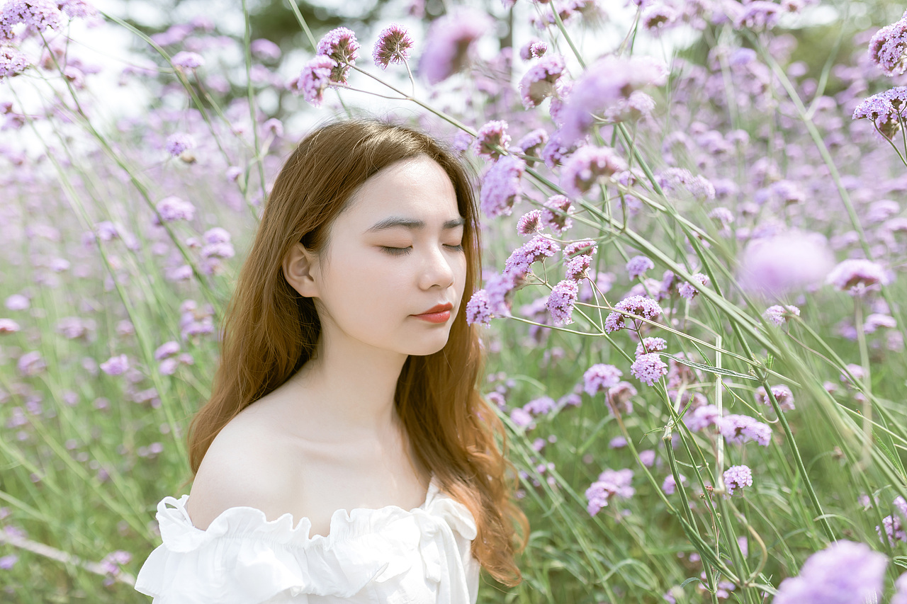 淡淡的紫色的海