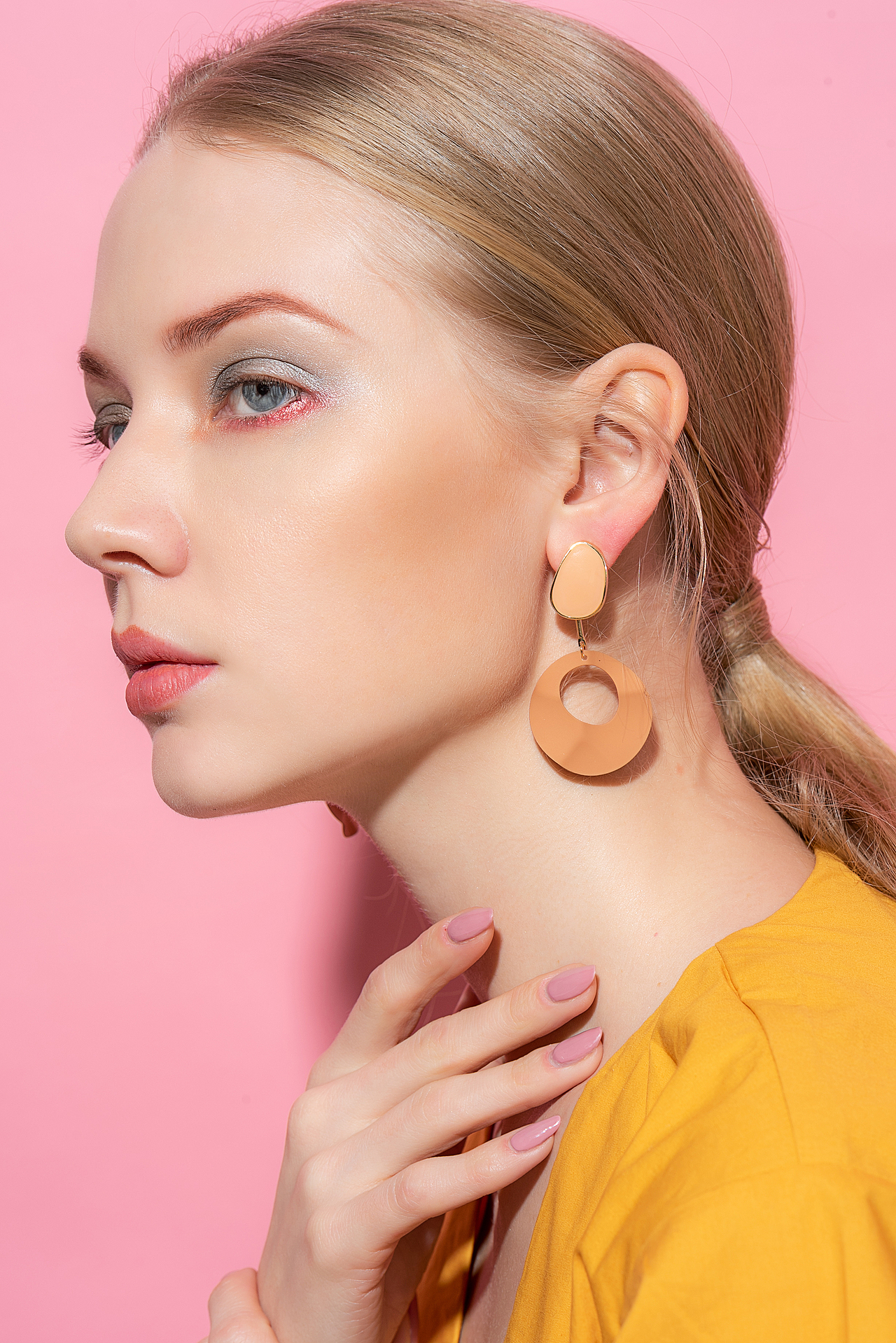 东映视觉模特耳饰