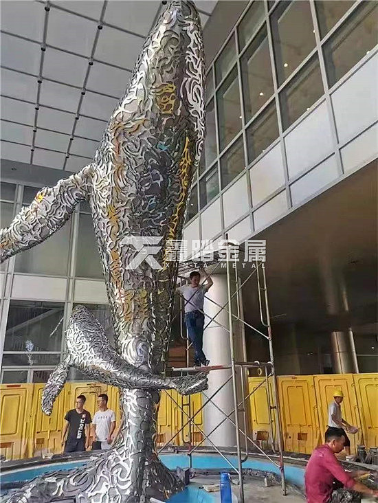 镂空花纹不锈钢白钢鲸鱼雕塑 海洋动物主题雕塑系列（图ZMjg5MzMwNTky） - 雕塑 - 站酷设计师高端金属制品原创素材 - 站酷ZCOOL