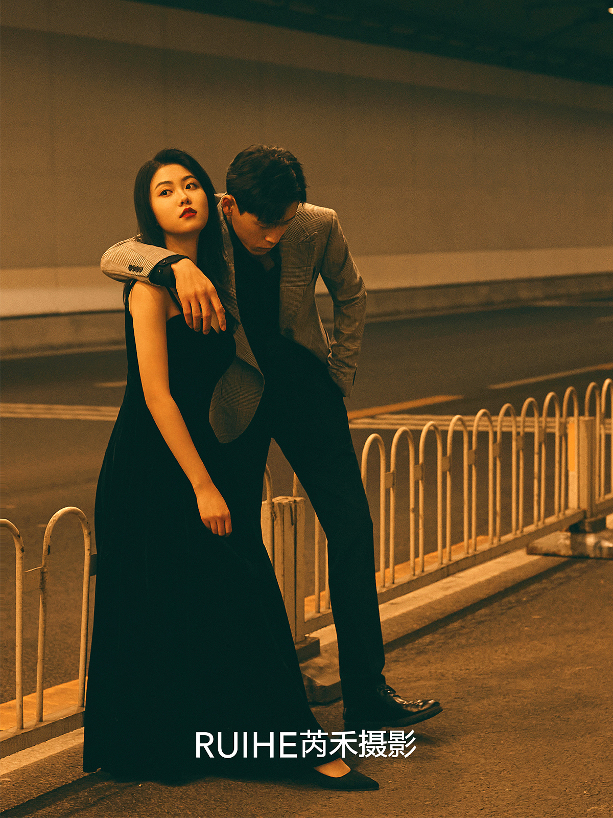 港风王家卫电影感婚纱照，隧道拍出的情绪大片~（图ZMjgxMDE3MjI4） - 婚礼摄影 - 站酷设计师遇见YUJIAN原创素材 - 站酷ZCOOL