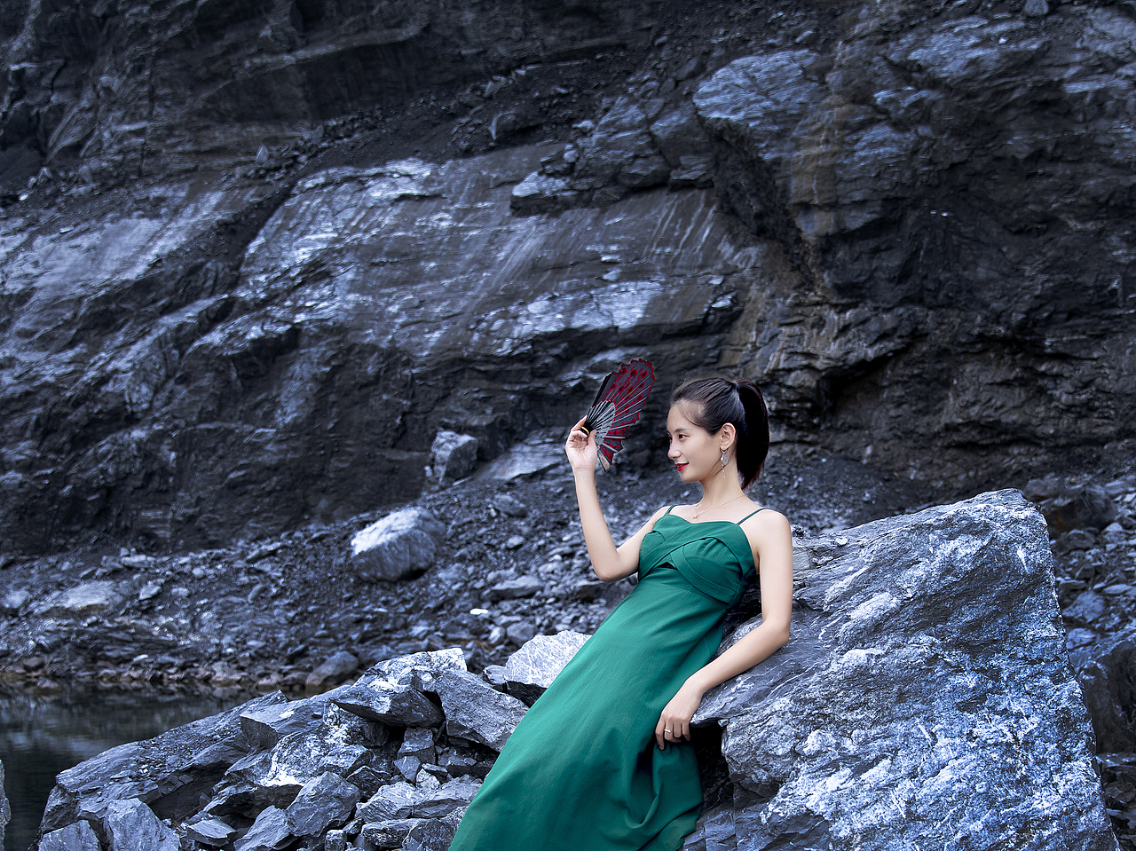 冰岛人像创作（图ZMTkwNTkyNDky） - 人像摄影 - 站酷设计师王世荣原创素材 - 站酷ZCOOL