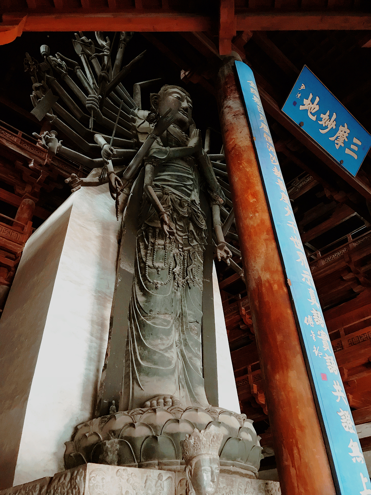 隆兴寺的光与影