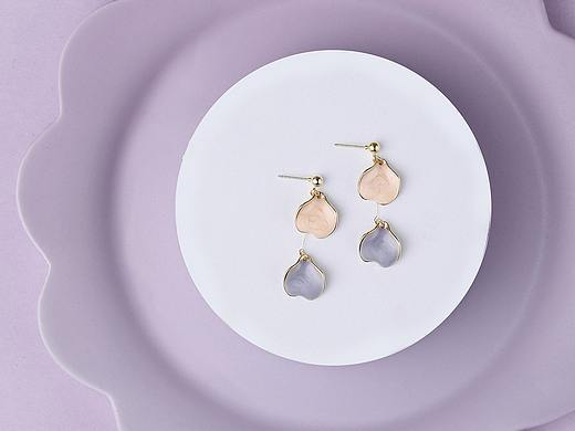 飾品場(chǎng)景+佩戴圖（小紅書/天貓）（個(gè)人主頁(yè)-ZNTA4MzI1MDg=） - 產(chǎn)品攝影 - 站酷設(shè)計(jì)師Yi_大藝原創(chuàng)素材 - 站酷ZCOOL