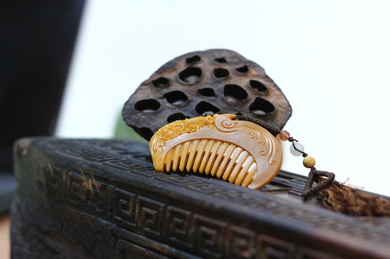 一梳情定终身黄龙玉玉石梳子手玩把件