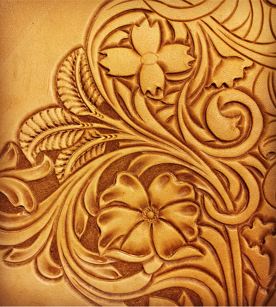 皮雕钱包面雕刻完工