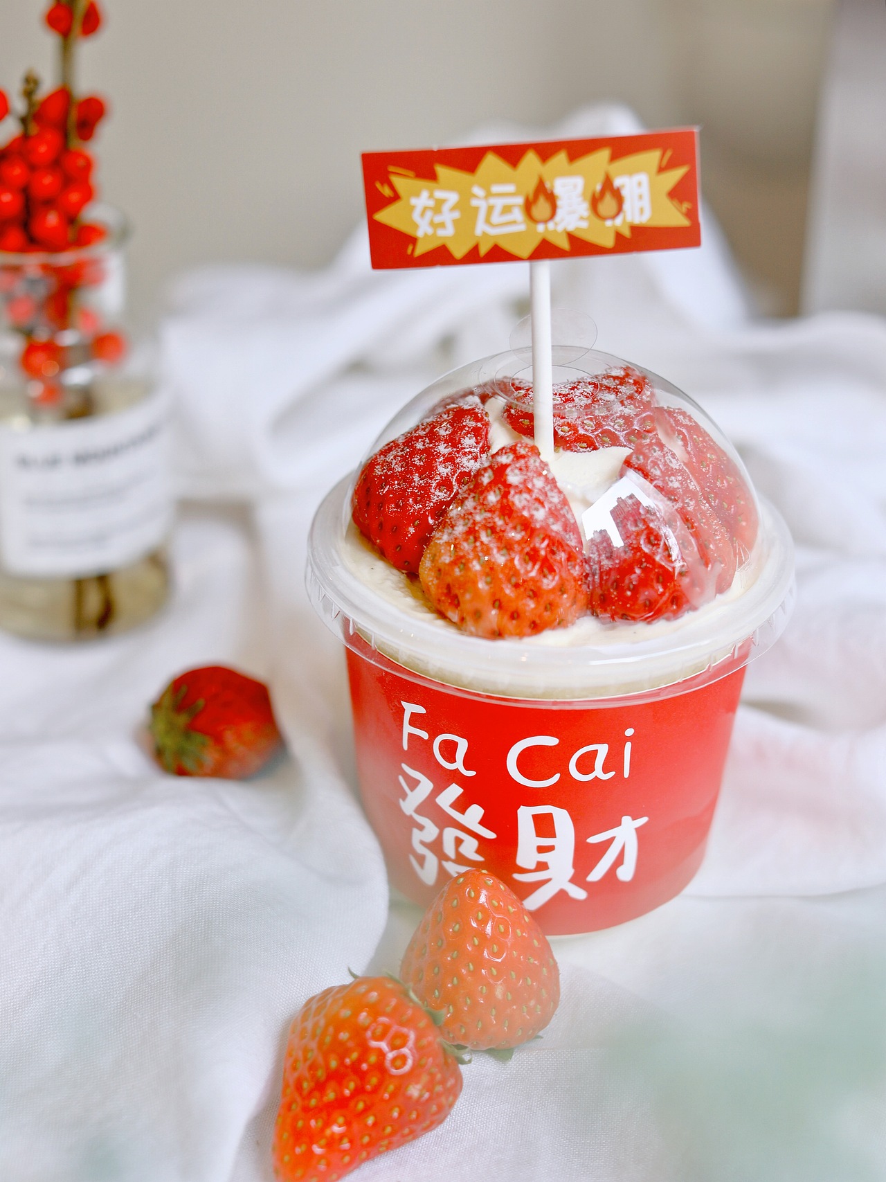 静物摄影｜草莓抱抱杯（图ZMjQyMjQ0MjA4） - 产品摄影 - 站酷设计师云得儿16原创素材 - 站酷ZCOOL