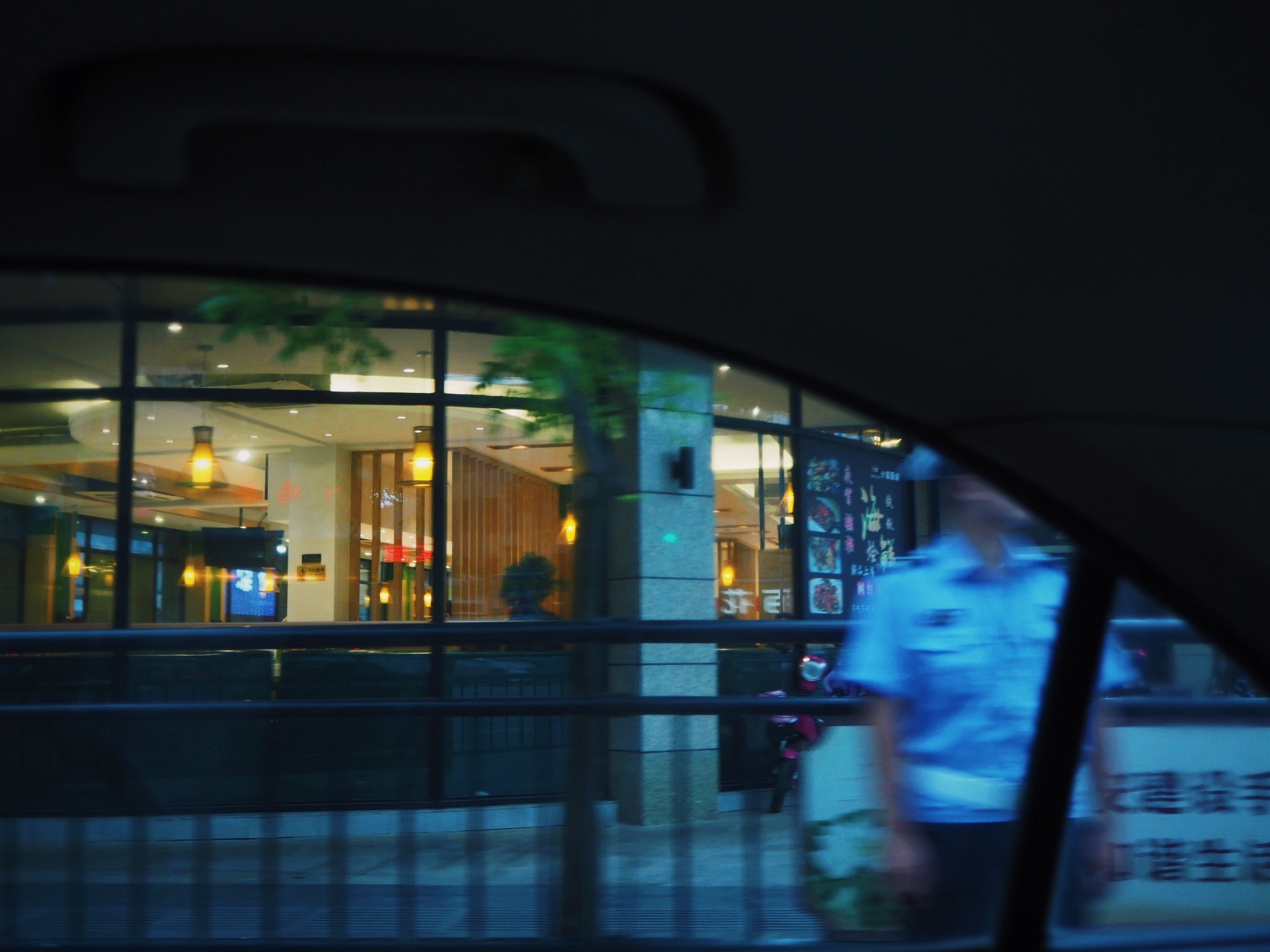 车窗外。|摄影|人文/纪实|XU隐于SHI - 原创作品 - 站酷 (ZCOOL)