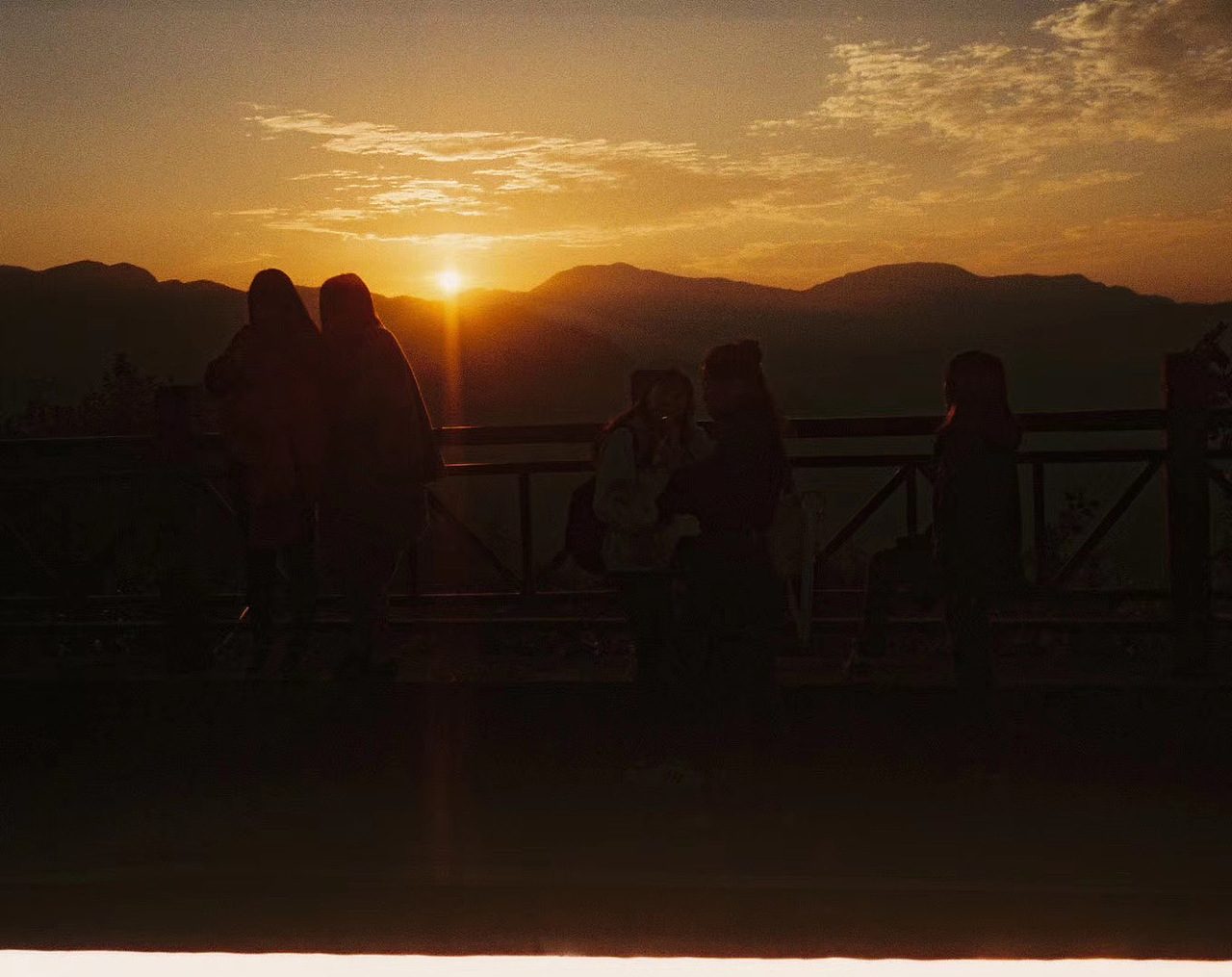 胶片随记🎞️（图ZMTgxMjY3MTAw） - 人像摄影 - 站酷设计师Colin越原创素材 - 站酷ZCOOL