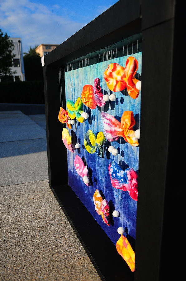 这次又玩了扎染，用袜子染得小鱼，背景也是扎染的 算是工艺品吧 哈哈（图ZNTIwMjA5Mg==） - 创作习作 - 站酷设计师陈征MOKA原创素材 - 站酷ZCOOL