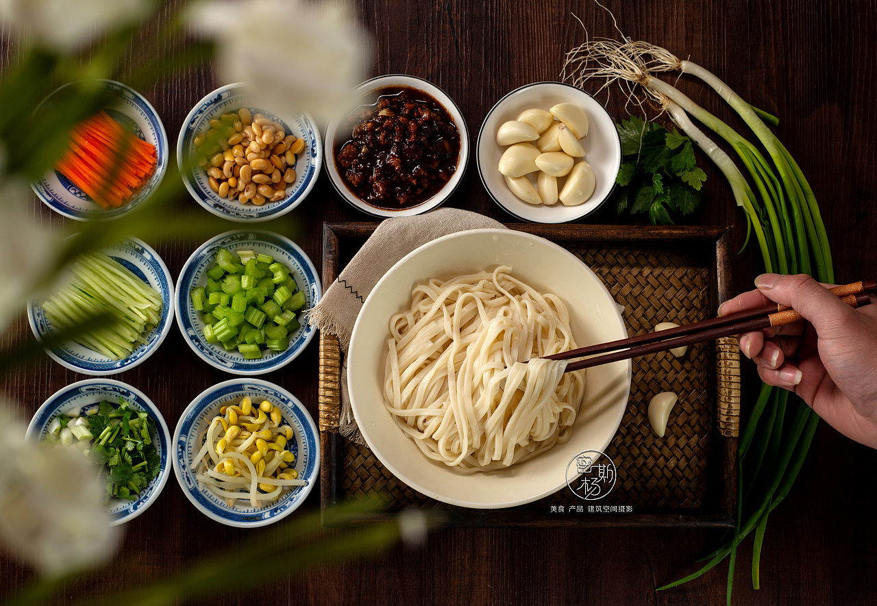 炸酱面配卤牛肉？讨喜~~再配个什么汤呢（图ZMTUwNjc4NDY4） - 产品摄影 - 站酷设计师密斯杨摄影原创素材 - 站酷ZCOOL