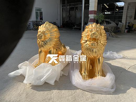 狮子雕塑 紫铜锻造动物狮子雕塑 户外景观动物雕塑摆件