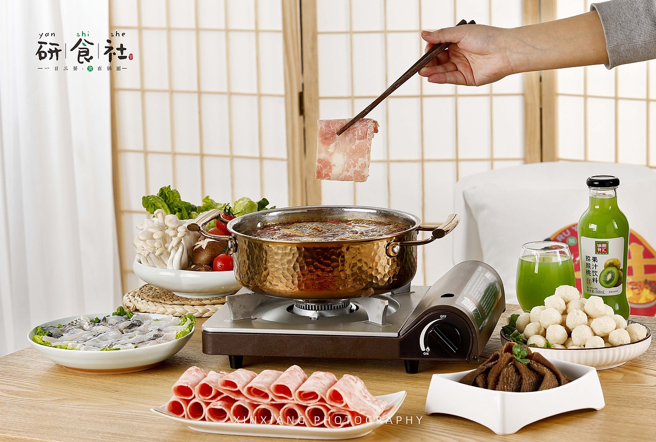 火锅涮肉场景图