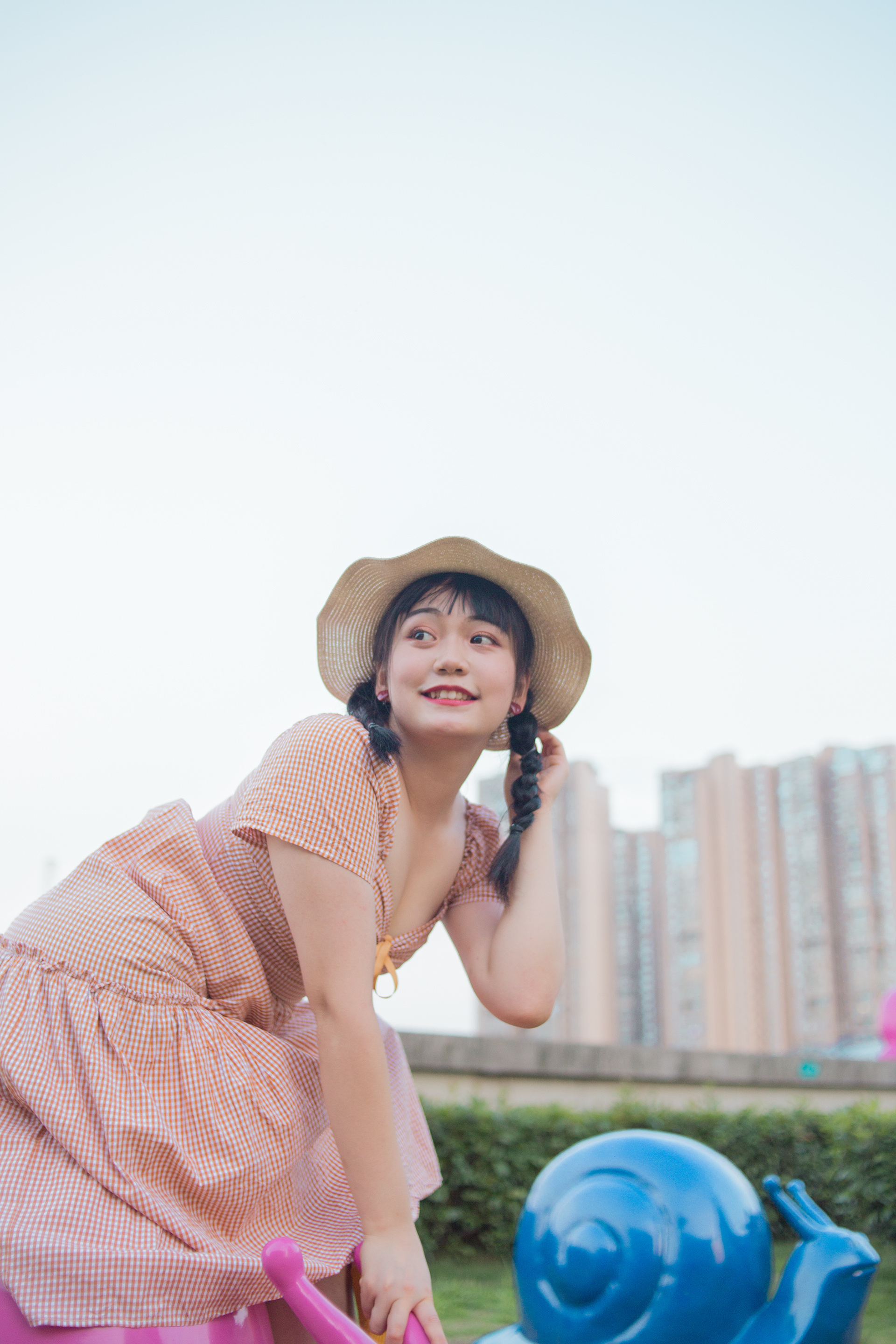 阳光可爱的小妹子