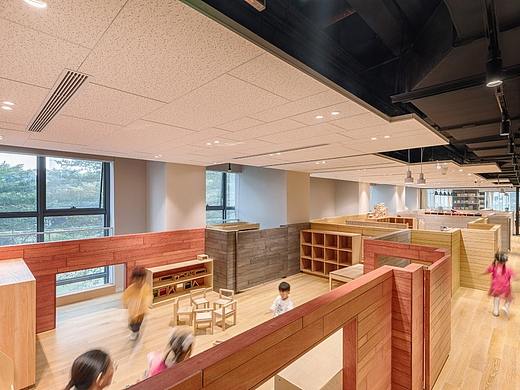 日本随处可见的过道式阅读角丨将过道利用起来