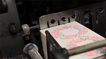 之前的腋下貓名片打凹的效果就是用這台印刷機印的.