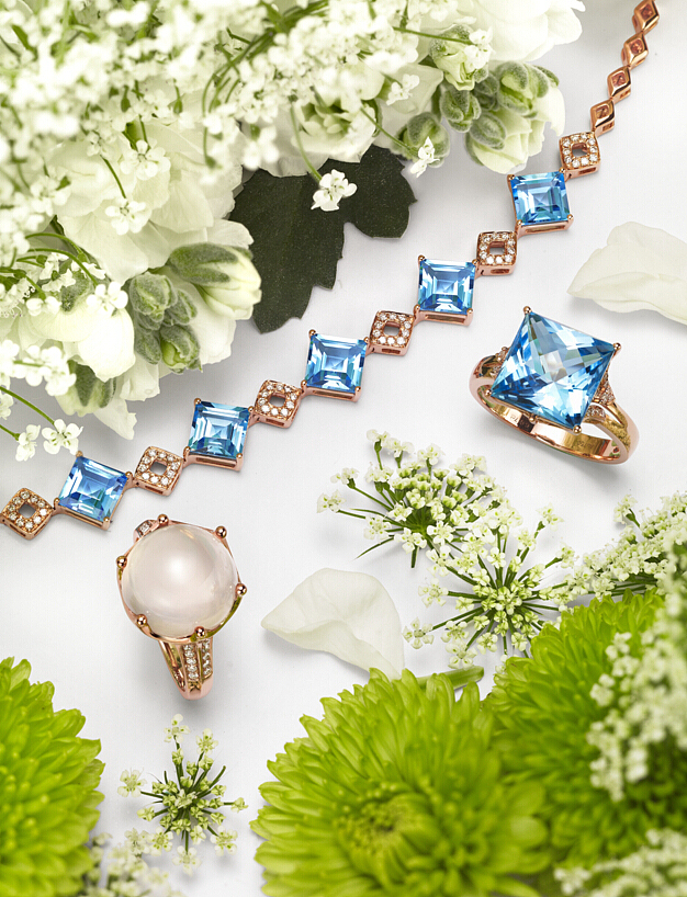 花儿的缠绵 珠宝的贵 演绎了一出唯美的温馨画面——瓦力