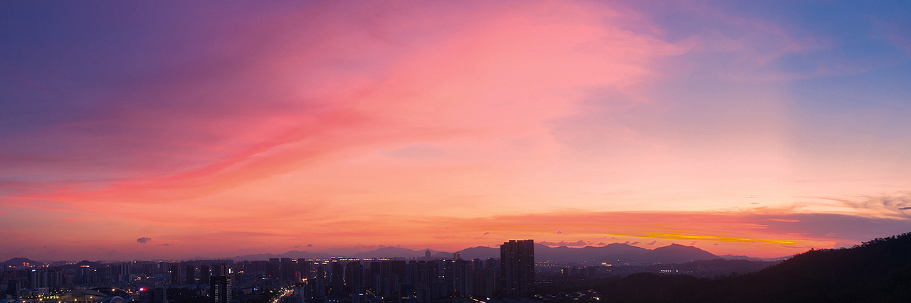 红霞覆盖了香山驿站