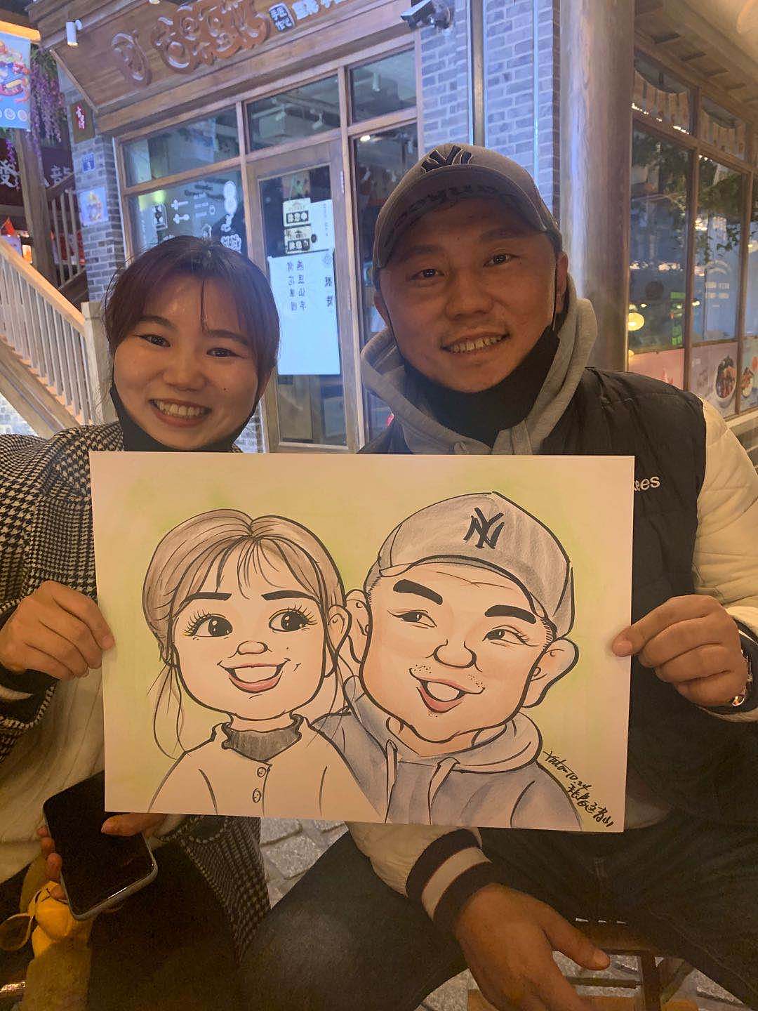 长春这有山现场肖像漫画（图ZMjMwNDMyMTYw） - 单幅漫画 - 站酷设计师鹿头9527原创素材 - 站酷ZCOOL