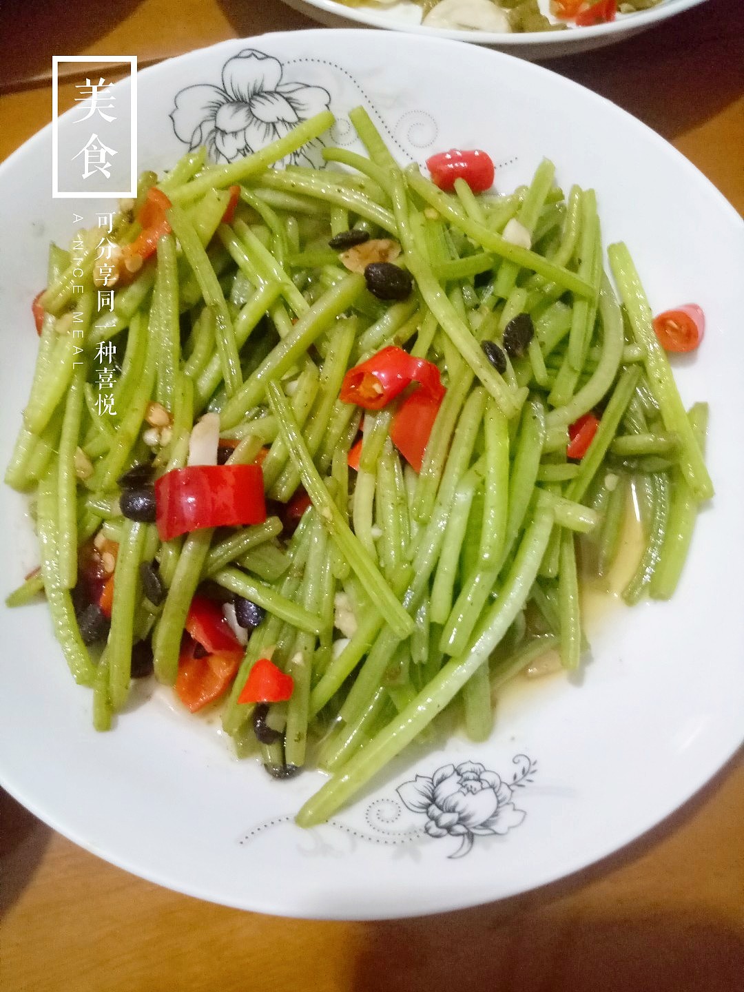 清炒地瓜藤,吃起来脆脆爽爽 再来一口酒那个舒爽