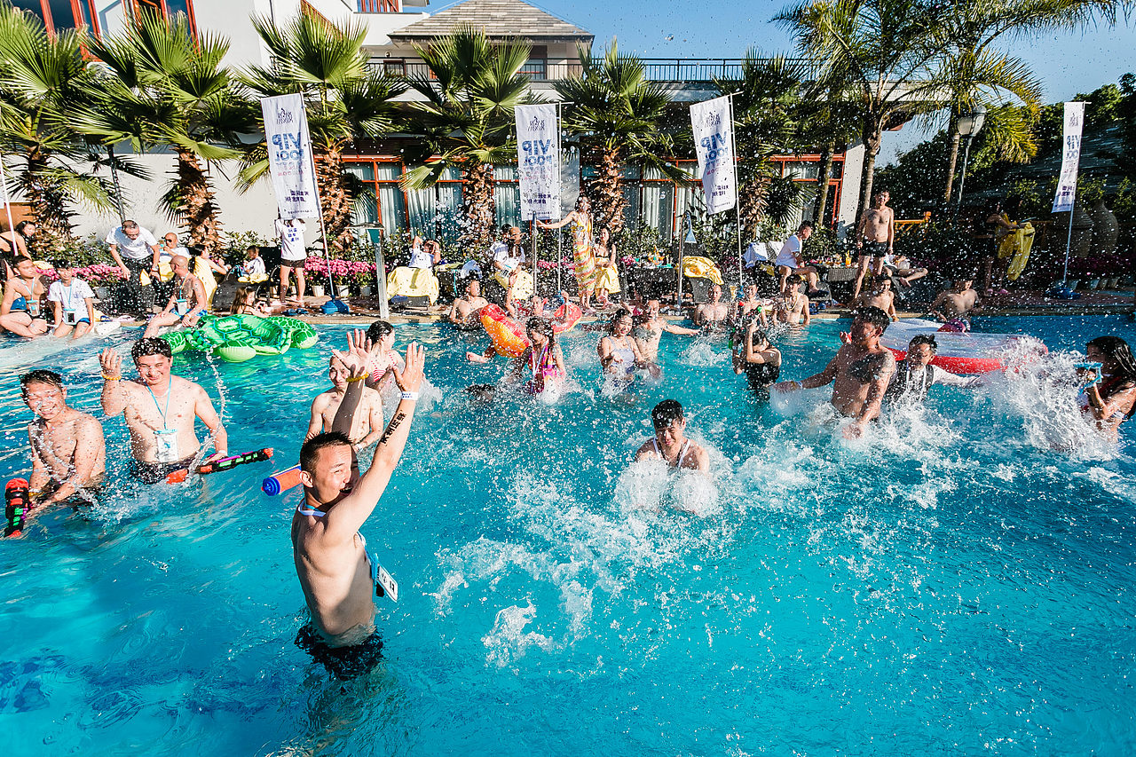 泳池趴（图ZMTAyNTg3OTcy） - 人文/纪实摄影 - 站酷设计师一颗豆芽喔原创素材 - 站酷ZCOOL