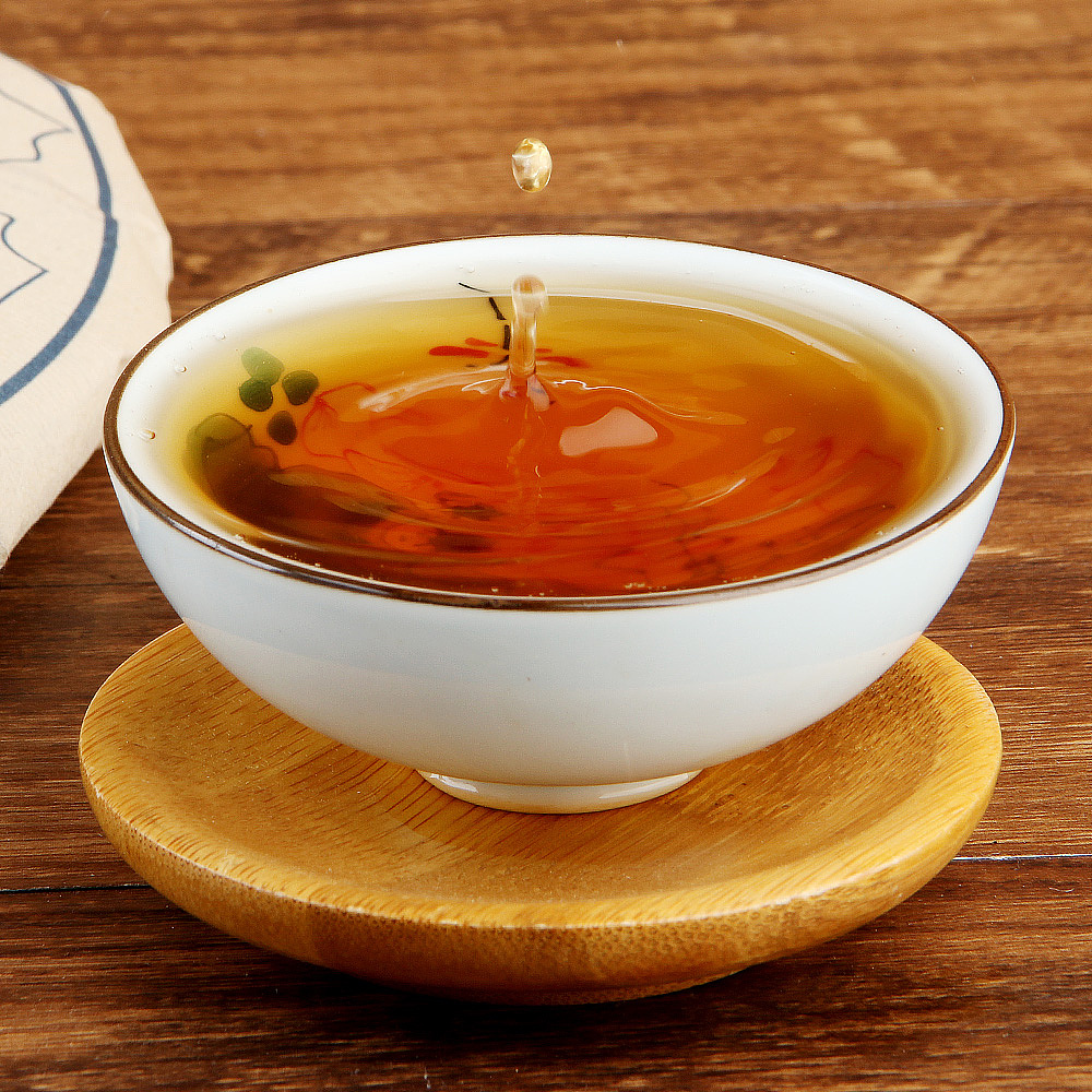 好春光,艳阳天,正是品茶时.品一杯普洱茶